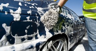 Rửa xe thường xuyên
