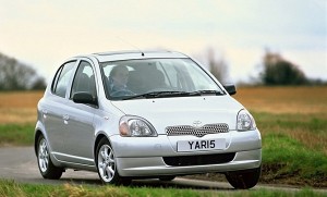 Toyota Yaris ra mắt năm 1999