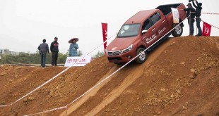 Test thử xe toyota Hilux 2017